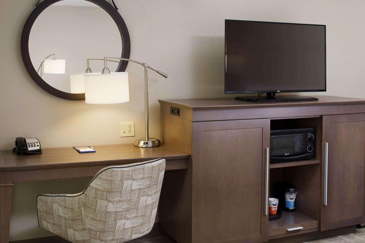 Hampton Inn By Hilton Garden City Long Island Buitenkant foto