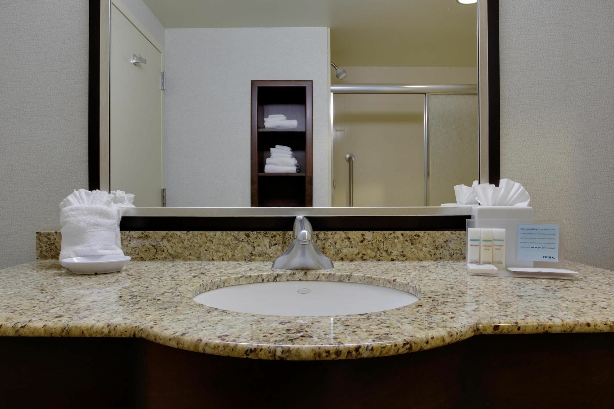 Hampton Inn By Hilton Garden City Long Island Buitenkant foto