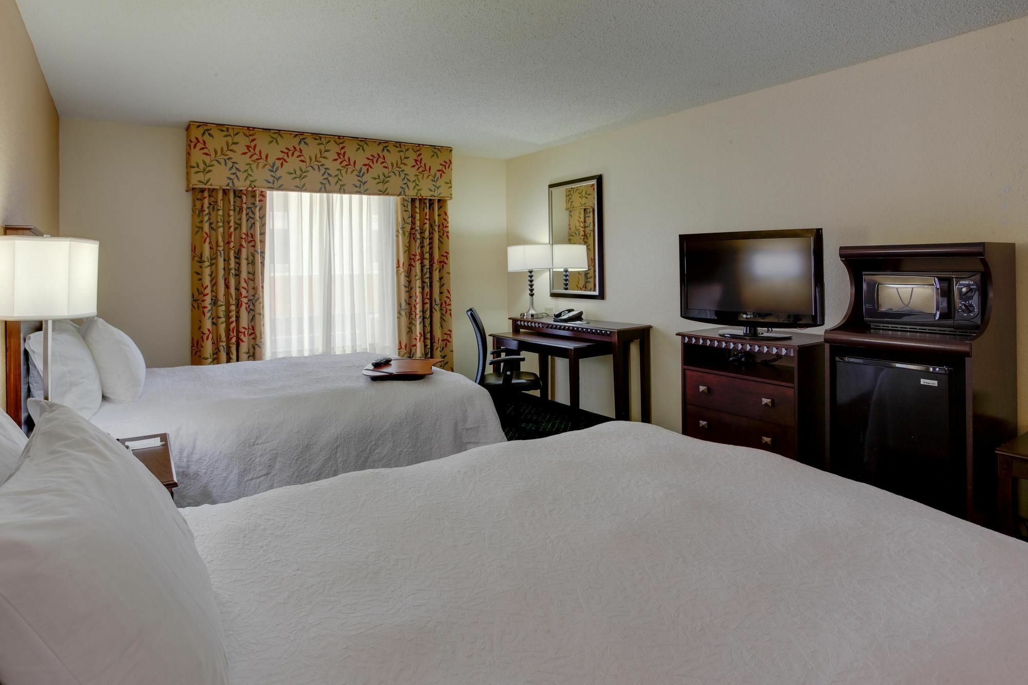 Hampton Inn By Hilton Garden City Long Island Buitenkant foto